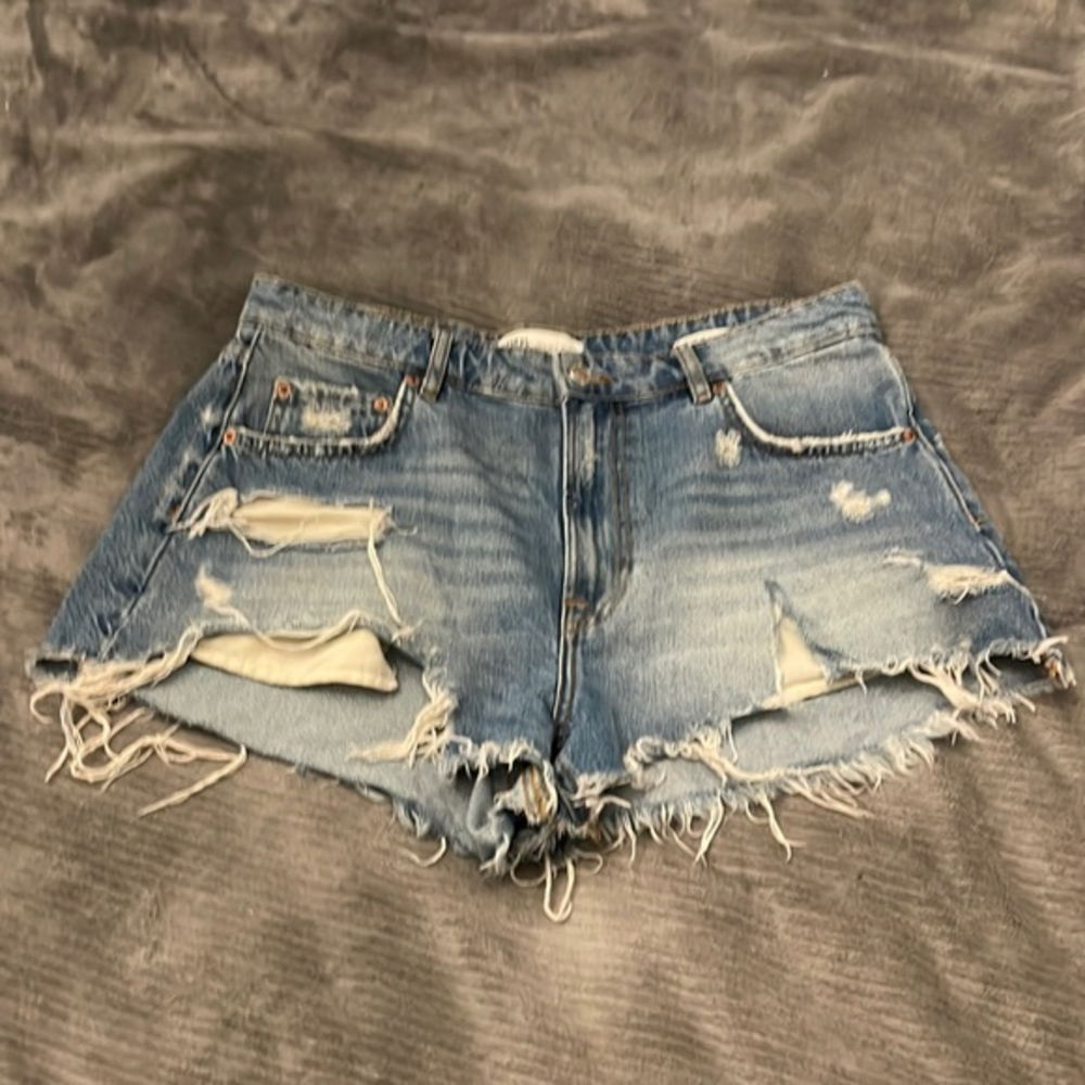 Zara‎ distressed shorts
